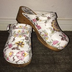 Sanita clogs NWOT 28eu/11c